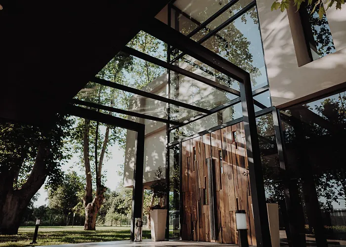 La Urumpta Hotel, Aken Mind